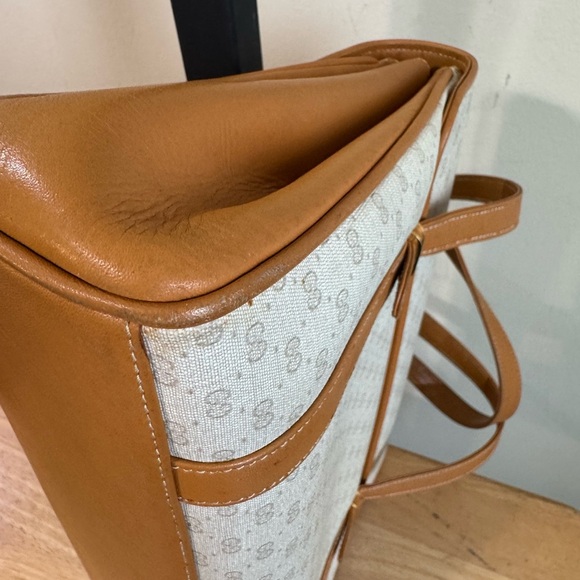 Gucci Micro Logo Tan and Cream Shoulder Bag - Picture 6 of 16